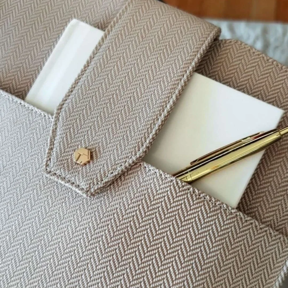 NWT Lindsay Albanese LIMITED EDITION DAILY LAPTOP CLUTCH SLEEVE HERRINGBONE